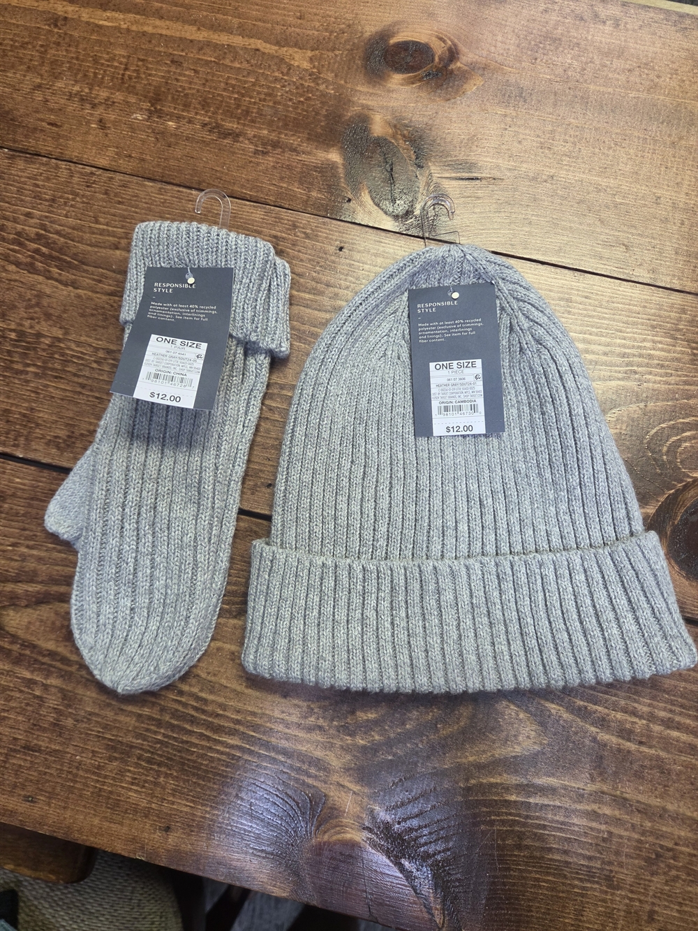 Universal Thread Gray Ribbed Knit Beanie & Mittens Set